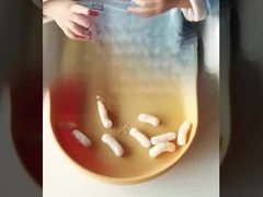 ทานเด็กสีชมพู กระปุกจาน และถ้วยที่มีช่อง